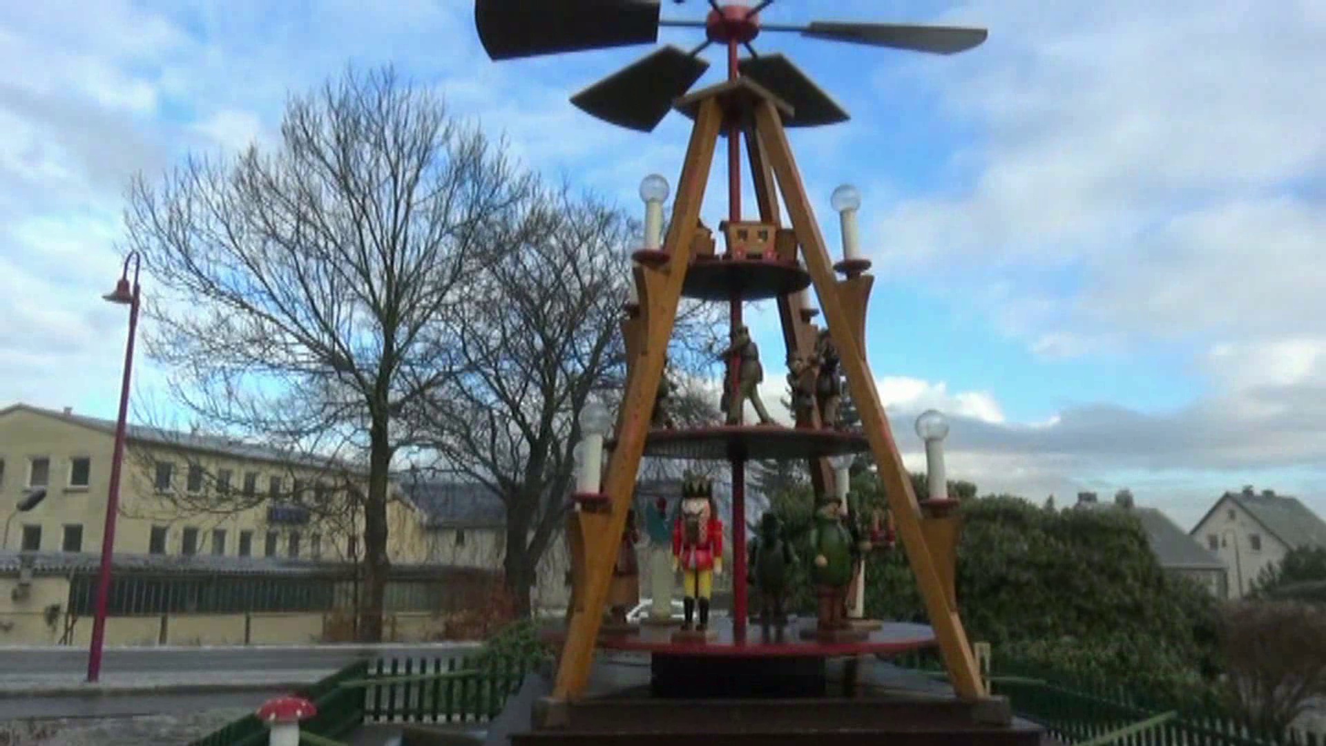 MEgional am 11. Dezember mit dem Pyramidenanschieben Wünschendorf