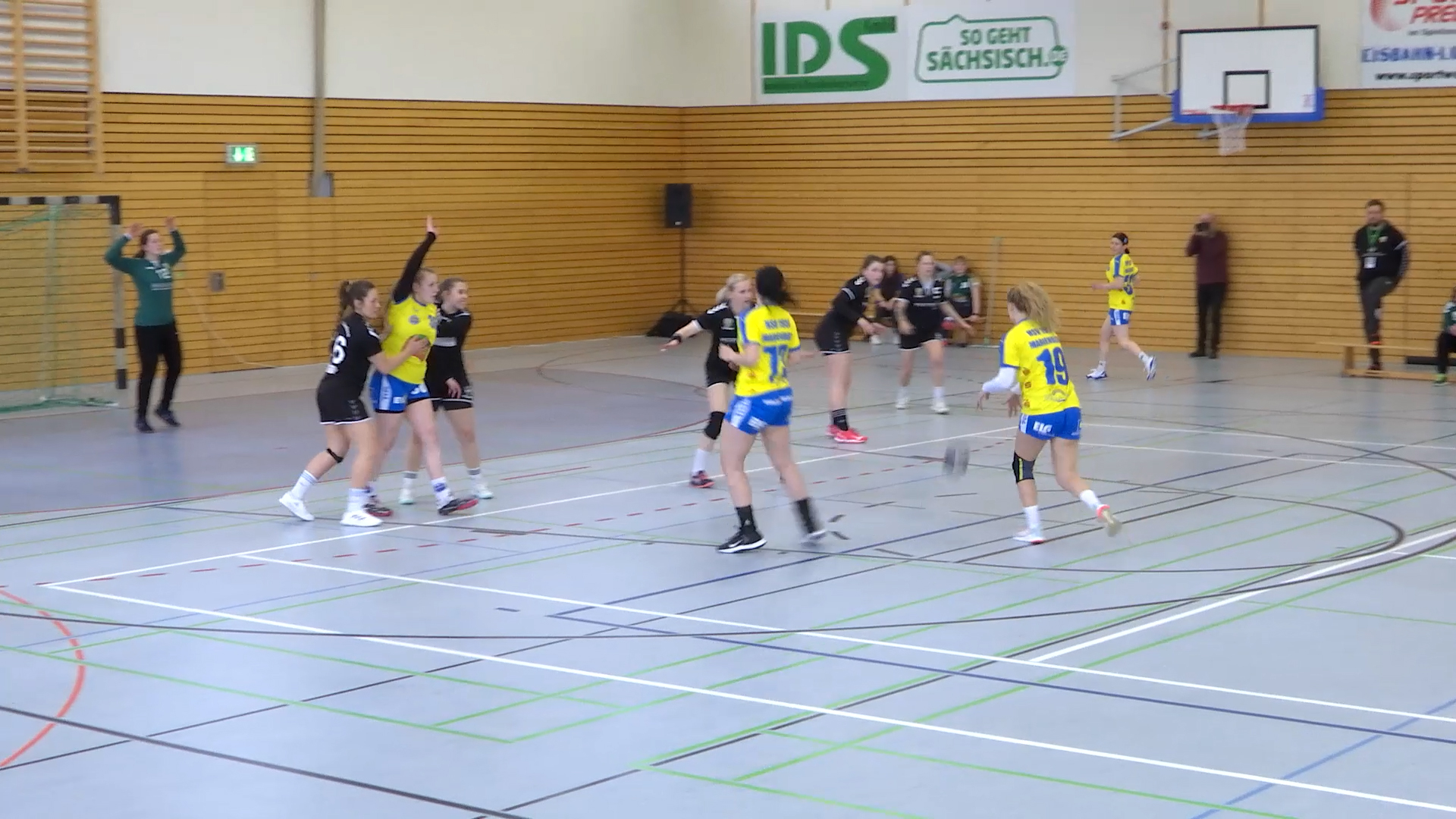 MEgional am 7. April 2022 - mit einem Heimspielgewinn des HSV Marienberg